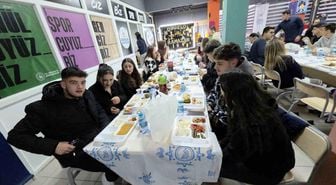 Edirne'de imece usulü iftar: Okul içinde Ramazan bereketi