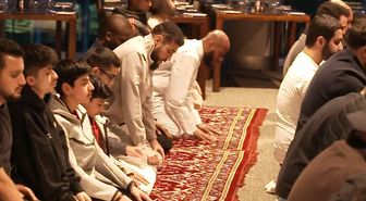 Manchester United iftar yemeği düzenledi