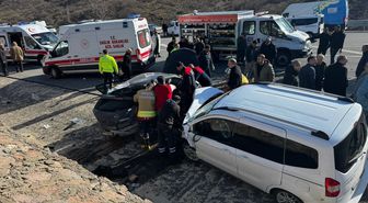 Otomobil ile hafif ticari araç çarpıştı: 2 ölü, 2 yaralı