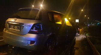Düzce'de Otomobil Bariyerlere Çarptı: 1 Yaralı