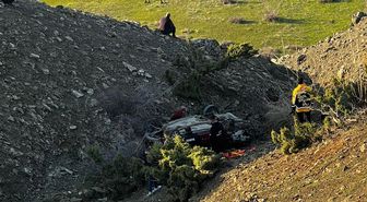 Şirvan'da otomobil şarampole devrildi: 1 ölü, 1 yaralı