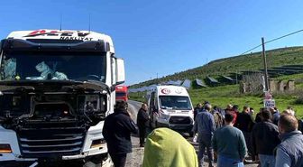 Tire'de hatalı sollama yapan otomobil kamyona çarptı