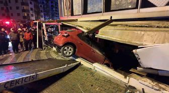 Üsküdar'da kontrolden çıkan otomobil iş yerine daldı