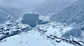 Uzungöl'de kar yağışı sonrası seyirlik manzaralar