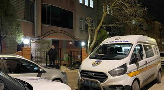 Yatalak annesine yemek hazırlarken kanlar içinde bulunmuştu: Boğazının kesildiği öğrenildi