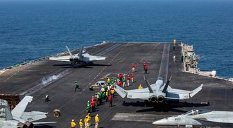 ABD: USS Abraham Lincoln uçak gemisi vurulmadı