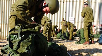 İsrail 70 bin yedek askeri göreve çağırdı