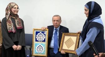 Cumhurbaşkanı Erdoğan, Marmara Üniversitesi İlahiyat Fakültesi Öğrencilerini Ziyaret Etti