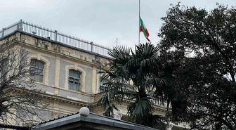 İran Başkonsolosluğu'nda bayrak yarıya indirildi