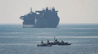 İran, Hürmüz Boğazı'nda bir petrol tankerini vurdu