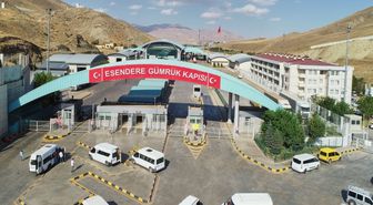 İran sınırındaki Esendere Sınır Kapısı'nda geçişlere kısıtlama getirildi