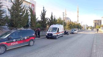 Kavga sırasında bacağına demir çubuk batan genç yaralandı