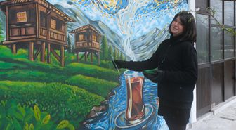 Rizeli Sanatçı Gamze Şehitoğlu, Van Gogh'dan İlham Alarak Yerel Temaları Sanatına Taşıdı