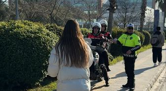 Sınav öncesi kimliğini unutan öğrencinin yardımına motorize polis timi yetişti