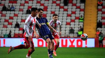 Trendyol Süper Lig: Antalyaspor: 1 Fenerbahçe: 0 (İlk yarı)