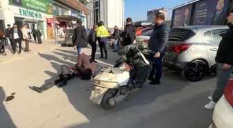 Kamyonetin açık kapısına çarpan motosiklet sürücüsü yaralandı
