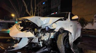 Caddebostan'da makas atan sürücü lüks araca çarpıp kaçtı