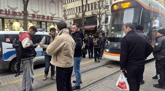 Eskişehir'de tramvayın çarptığı yaşlı adam yaralandı