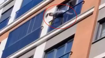 Ünlü şarkıcı cam sildi, onu görenlerin yüreği ağzına geldi