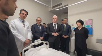 İstanbul Valisi Davut Gül, bıçaklanan öğrenciyi ziyaret etti
