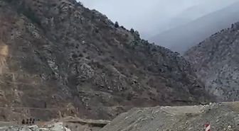 Artvin-Şavşat kara yolu heyelan nedeniyle ulaşıma kapandı