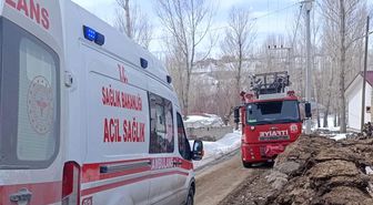 Başkale'de korkutan yangın: 3 çocuk tedavi altına alındı