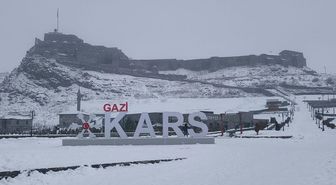 Kars'ta Bahar Beklerken Kar Yağışı