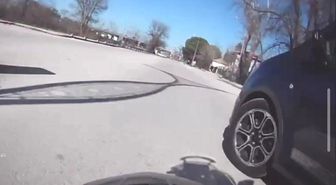 Keşan'da motosiklet hafif ticari araca çarptı: 2 kişi yaralandı
