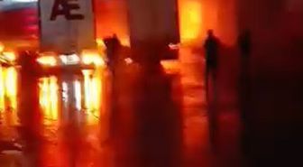 Artvin'de TIR Parkında Yangın: 2 TIR Kullanılamaz Hale Geldi