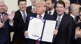 Trump, bankaları stablecoin yasasını engellemeye çalışmakla suçladı