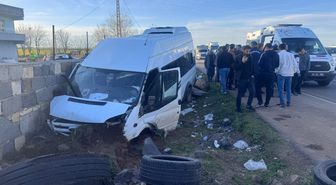 Diyarbakır'da işçileri taşıyan minibüs, bahçe duvarına çarptı: 10 yaralı