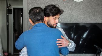 İnşaat işçisi, yangından bebeğiyle kurtardığı babayla bir araya geldi: Olsa yine yaparım