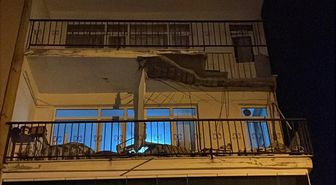 İstanbul -Üsküdar'da balkonu çöken 4 katlı bina tahliye edildi