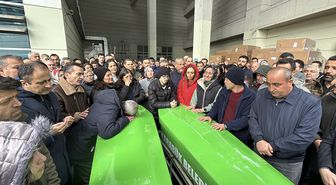 Kazada ölen evli çift toprağa verildi