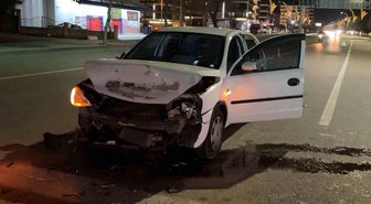 Kırmızı ışıkta bekleyen otomobile arkadan çarptı: 1 yaralı