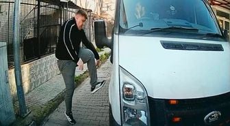 Trafikte tartıştığı kişinin kamyonetinin camını yumruklayan saldırgana 240 bin lira ceza