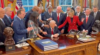 Evangelist papazlardan Trump'a toplu dua
