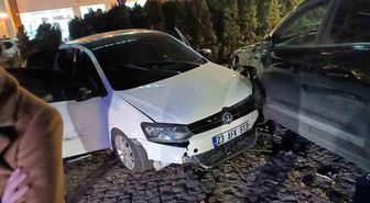 Bingöl'de iki otomobil çarpıştı: 4 yaralı