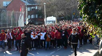Galatasaray taraftarı, Dolmabahçe'ye geldi