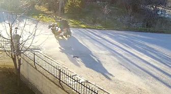 Görenleri düşündüren motosiklet kazası güvenlik kamerasında