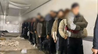 İran sınırından Türkiye'ye giren kaçak göçmenler, TIR'da yakalandı