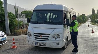 Uşak'ta polis ve jandarmadan okul çevreleri ve servislere sıkı denetim