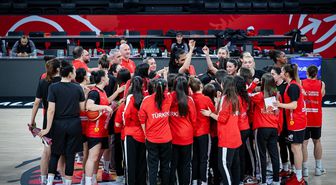 A Milli Kadın Basketbol Takımı'na '8 Mart Dünya Kadınlar Günü' sürprizi
