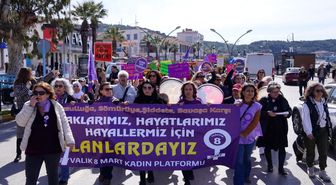 Ayvalık'ta 8 Mart yürüyüşüne yoğun katılım