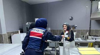 Bayburt jandarması kadın esnaf ve öğretmenlerin kadınlar gününü kutladı
