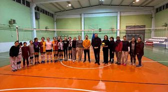 Beylikova'da Anne-Kız Voleybol Turnuvası büyük ilgi gördü
