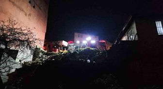 Beyoğlu'nda metruk binada korkutan yangın