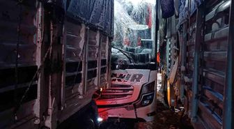 Bitlis'te otobüs tıra arkadan çarptı: 8 yaralı