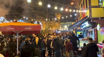 Bursa'da sahur kuyruğu kilometreyi aştı Tahanlı pide ve simit için izdiham