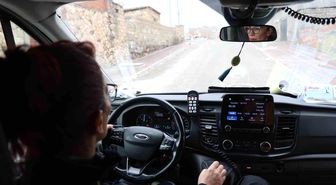Diyarbakır'ın tek kadın ambulans şoförü 5 yıldır hayat kurtarmak için zamanla yarışıyor